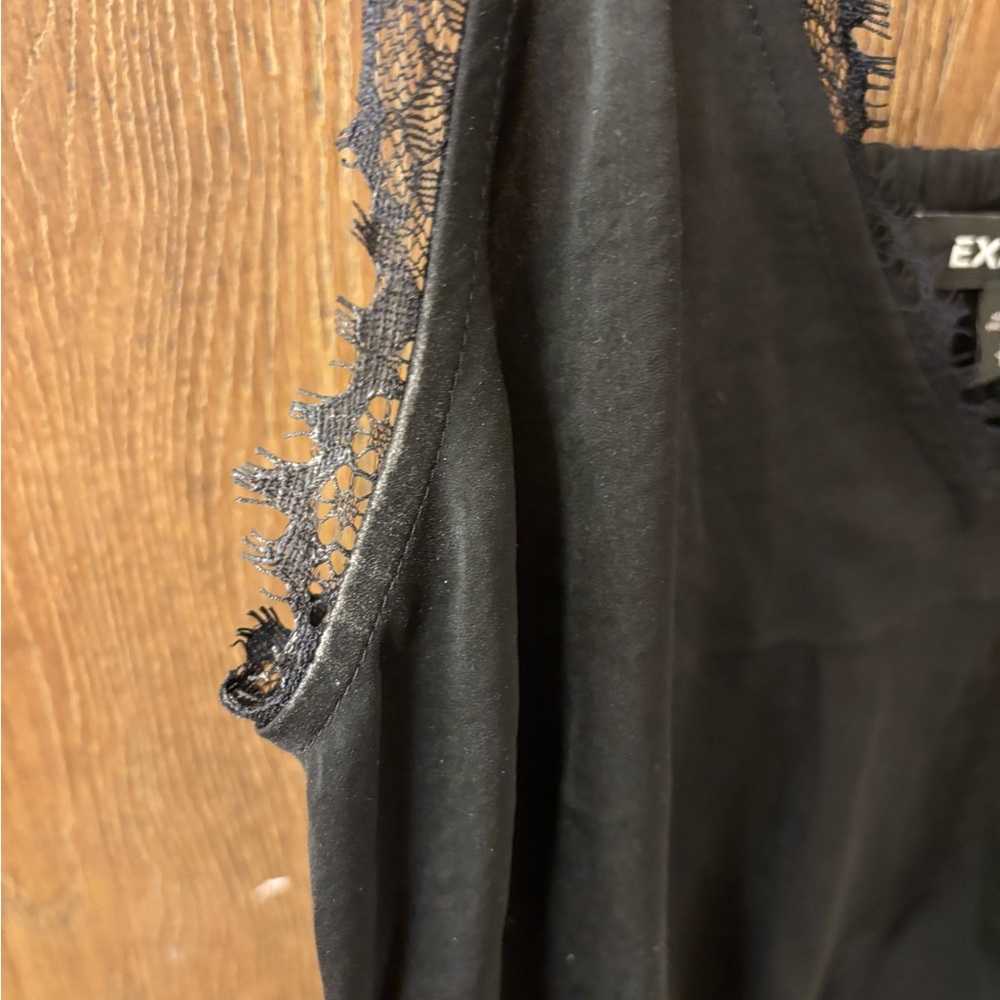 Express Cropped Bubble Top - Picture 2 of 3